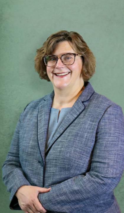 Laurie Russell headshot