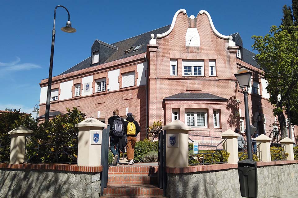 Two students walk in front of SLU Madrid's Padre Arrupe Hall