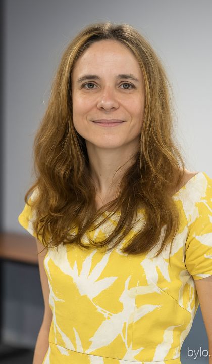 Headshot of Carissa van den Berk-Clark